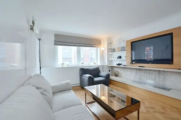 Basic Apart Daire, 2 Büyük (Queen) Boy Yatak, Sigara İçilmez, Şehir Manzaralı