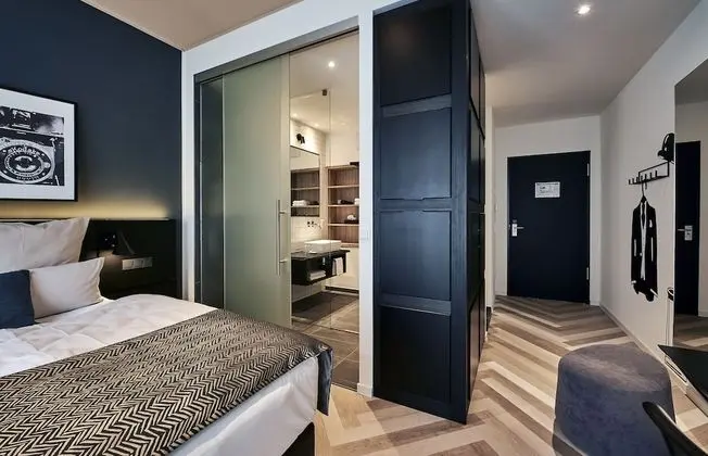 Deluxe Tek Büyük Yataklı Oda (Black Suite)