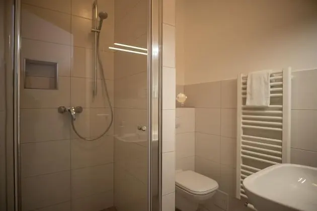 Büyük Yataklı Tek Kişilik Oda