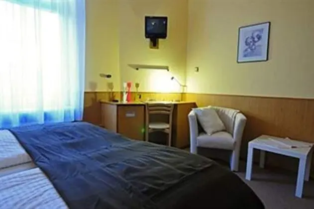 Tek Büyük Yataklı Oda, Ortak Banyo