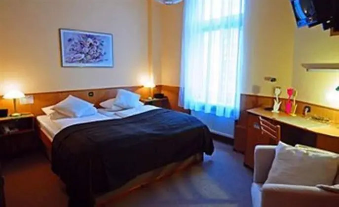 Tek Büyük Yataklı Oda, Ortak Banyo