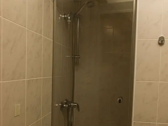 Tek Büyük Yataklı Oda, Ortak Banyo