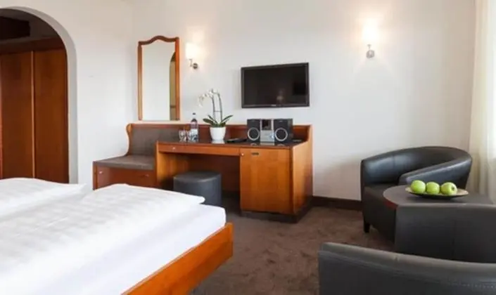 Tek Büyük Yataklı Oda, Balkon, Göl Manzaralı (1. Etage)