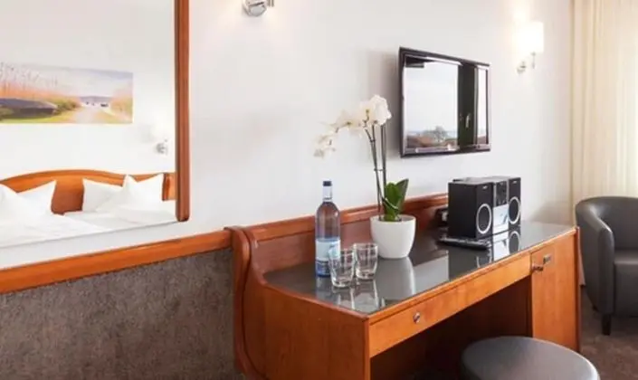 Tek Büyük Yataklı Oda, Balkon, Göl Manzaralı (1. Etage)