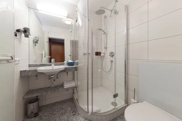 Tek Büyük Yataklı Oda, Balkon, Göl Manzaralı (1. Etage)