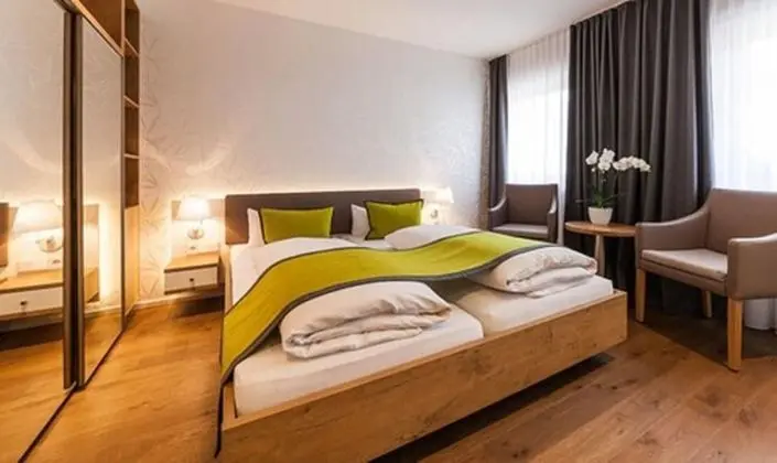 Tek Büyük Yataklı Oda, Teras (Südseite)