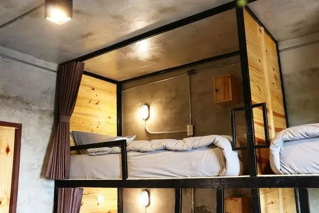 6-Bed Private Room