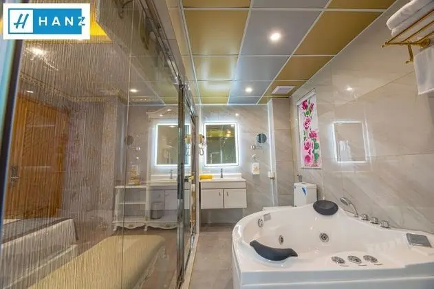 Luxury Stüdyo, Sıcak Su Havuzu