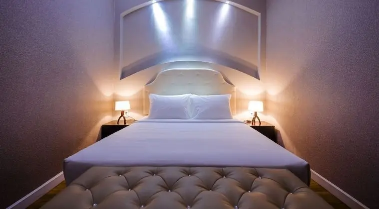 Day use 2 hours ( extra charge for overnight stay )