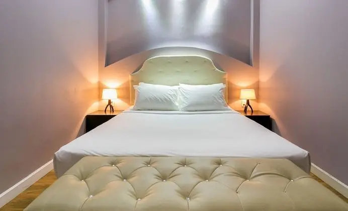 Day use 2 hours ( extra charge for overnight stay )
