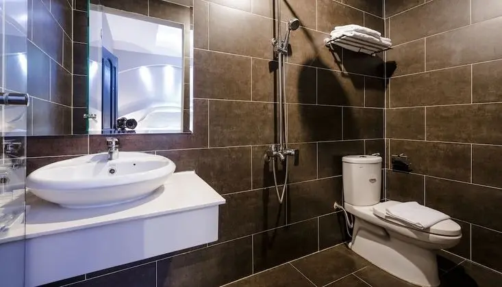 Day use 2 hours ( extra charge for overnight stay )