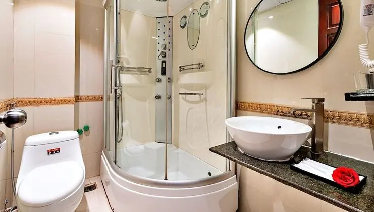 Deluxe Tek Büyük Yataklı Oda