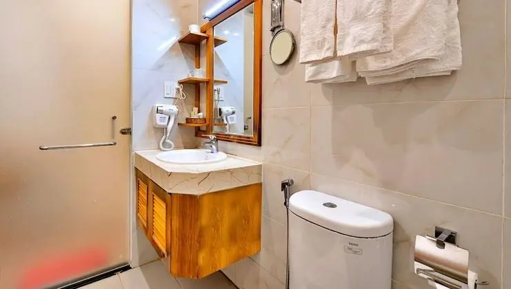 Deluxe Tek Büyük Yataklı Oda, 1 Yatak Odası, Sigara İçilebilir, Buzdolabı