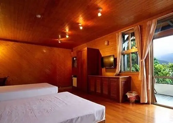 Üç Kişilik Oda, Balkon, Tepe Manzaralı