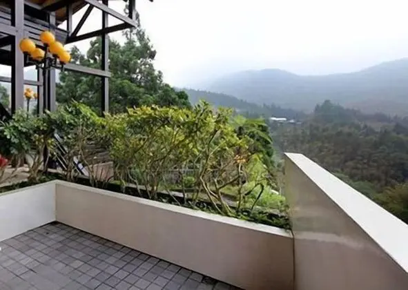 Üç Kişilik Oda, Balkon, Tepe Manzaralı