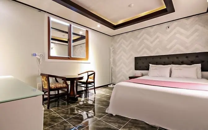 Oda (Standard room (Natural Amber water/Di)