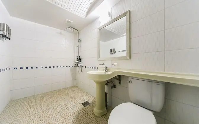 Oda (Standard room (Natural Amber water/Di)