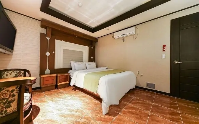 Oda (Standard room (Natural Amber water/Di)