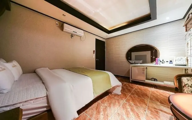 Oda (Standard room (Natural Amber water/Di)