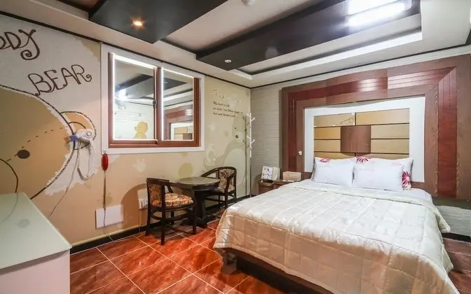 Oda (Standard room (Natural Amber water/Di)