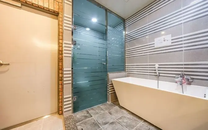 Oda (Sky-opening rooms)