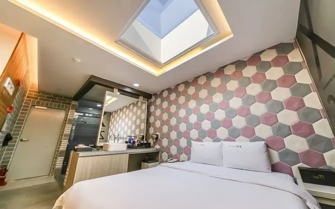 Oda (Sky-opening rooms)