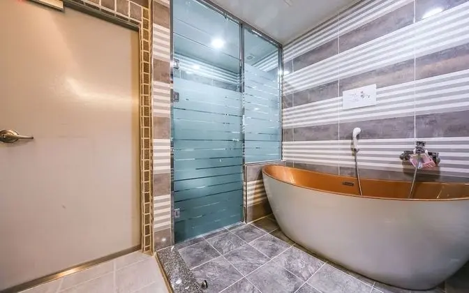 Oda (Sky-opening rooms)