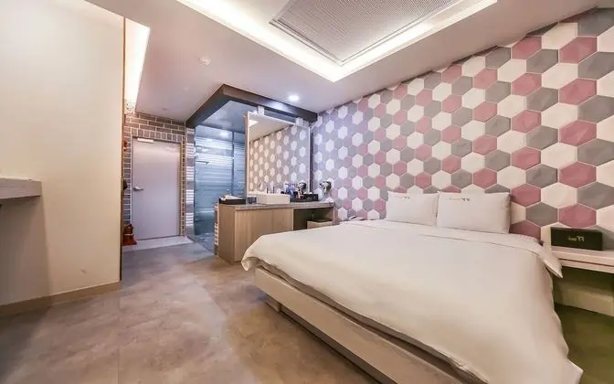 Oda (Sky-opening rooms)