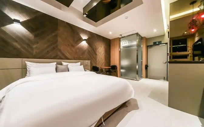 Oda (1st room 1st week - Wood Room or Mirr)