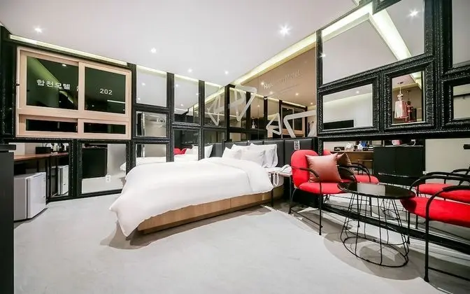 Oda (1st room 1st week - Wood Room or Mirr)