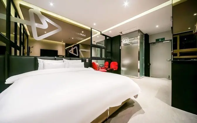 Oda (1st room 1st week - Wood Room or Mirr)