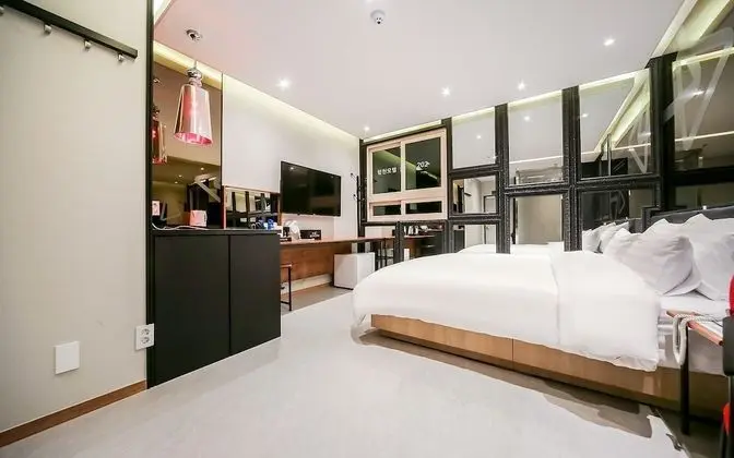 Oda (1st room 1st week - Wood Room or Mirr)