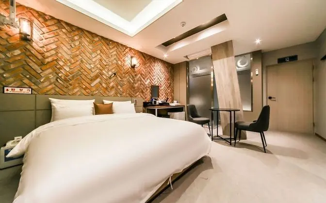 Oda (Deluxe (net-flix viewing/two-person b)