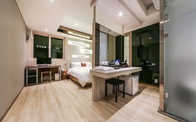 Oda (Deluxe (net-flix viewing/two-person b)