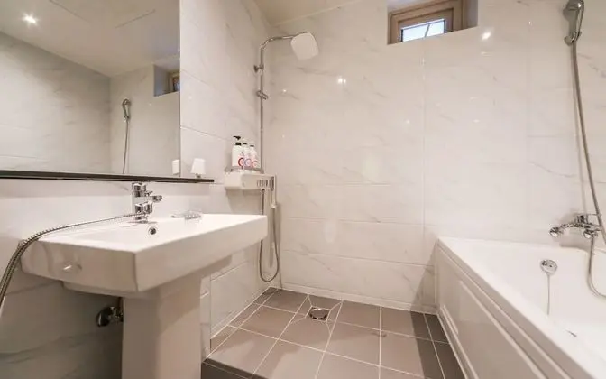 Oda (Deluxe (net-flix viewing/two-person b)