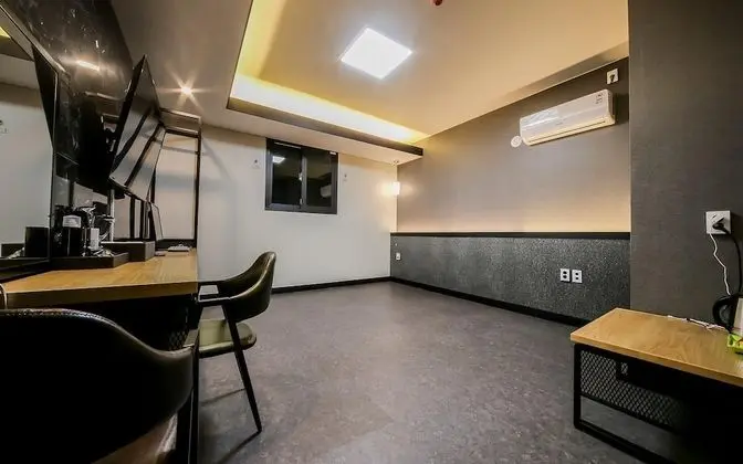 Oda (Korean Room - MOVIE Movie Room (*Netf)