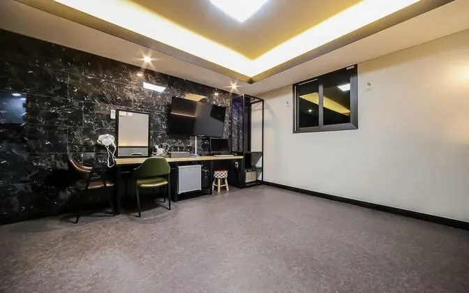 Oda (Korean Room - MOVIE Movie Room (*Netf)