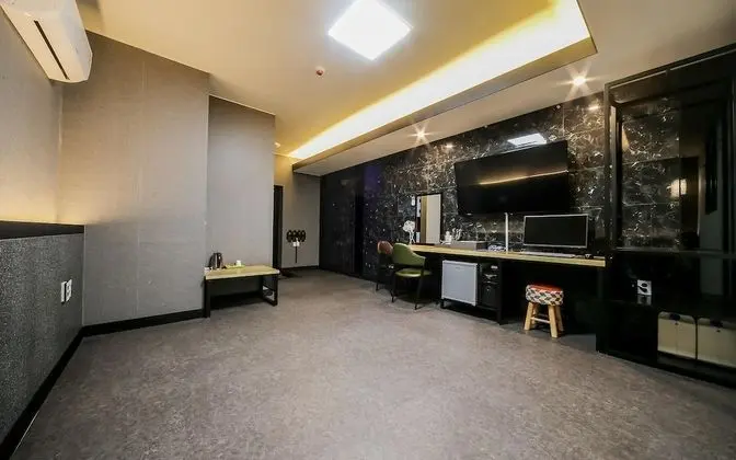 Oda (Korean Room - MOVIE Movie Room (*Netf)