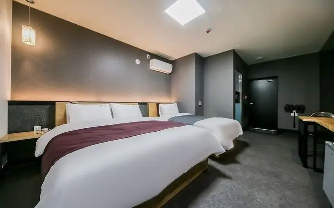 Oda (VIP Twin - MOVIE Movie Room (If you r)