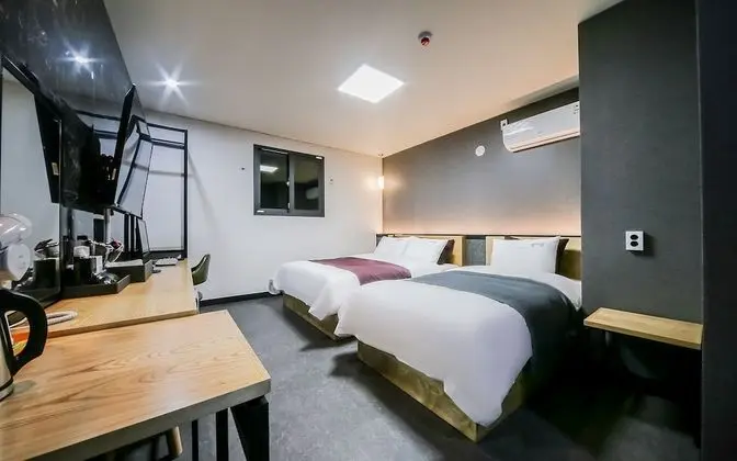 Oda (VIP Twin - MOVIE Movie Room (If you r)