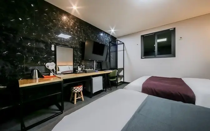 Oda (VIP Twin - MOVIE Movie Room (If you r)