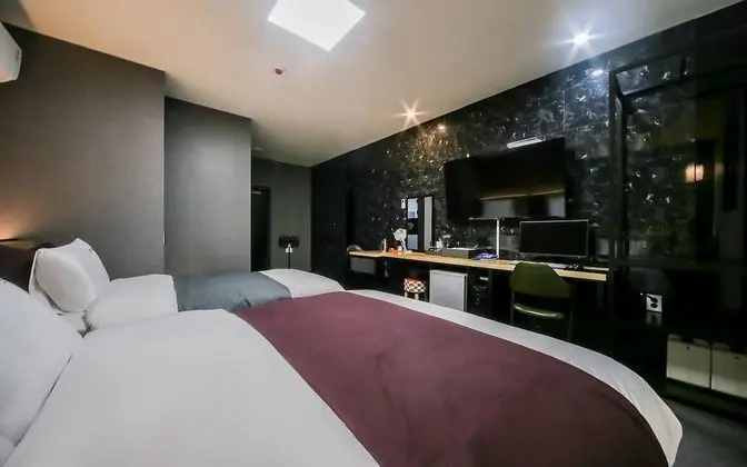 Oda (VIP Twin - MOVIE Movie Room (If you r)