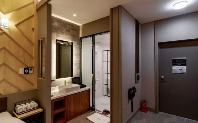 Oda (BLIND CURTAIN 203)