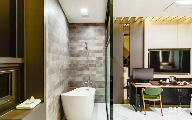 Oda (Deluxe-bathtub (System air conditione)