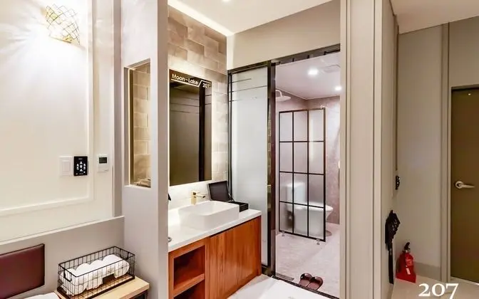 Oda (Deluxe-bathtub (System air conditione)