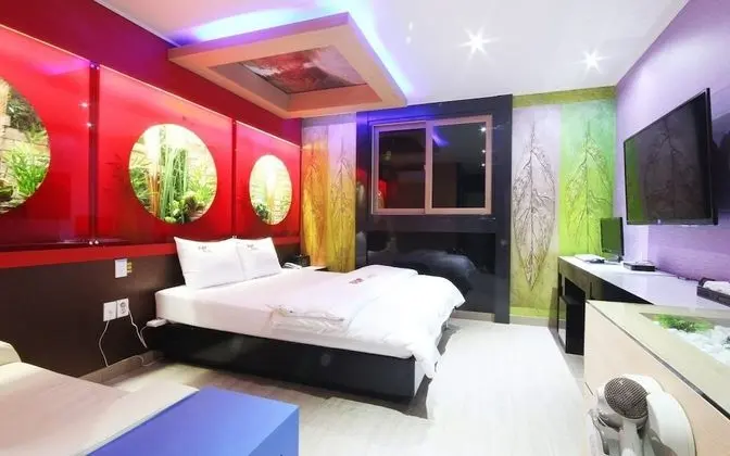 Oda (The room that opens the sky)