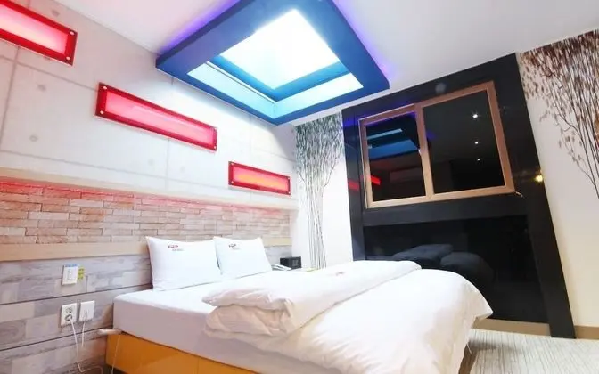 Oda (The room that opens the sky)