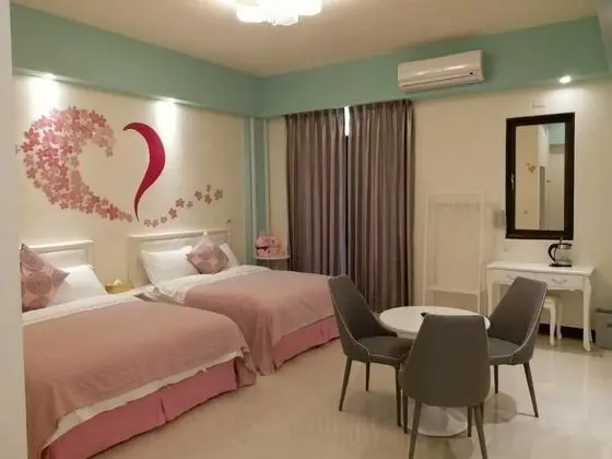 Romantic Dört Kişilik Oda, 2 Çift Kişilik Yatak, Sigara İçilmez, Şehir Manzaralı