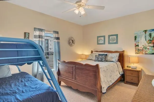 Daire, Birden Çok Yatak, Veranda, Havuz Manzaralı (Happiness Comes In Waves)