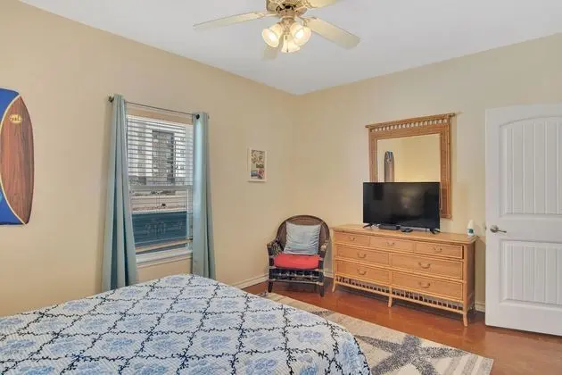 Daire, Birden Çok Yatak, Veranda, Havuz Manzaralı (Happiness Comes In Waves)